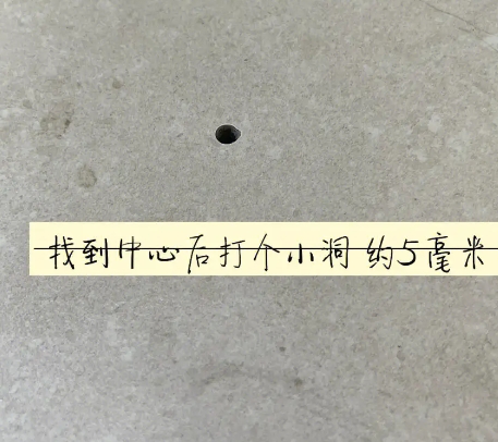 阎良瓷砖空鼓维修公司专业解答在瓷砖铺贴过程中，如果砂料搅拌不均匀，将会带来以下问题