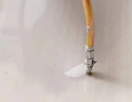 阎良瓷砖空鼓维修公司专业解答在瓷砖铺贴过程中，如果使用的砂料过粗（如全部使用了粗砂），可能会导致以下问题